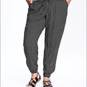Soft Loose Black and White Geometric Pattern Pants